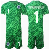 Nederländerna Bart Verbruggen #1 Målvakt Hemmadräkt Barn EM 2024 Kortärmad (+ Korta byxor)